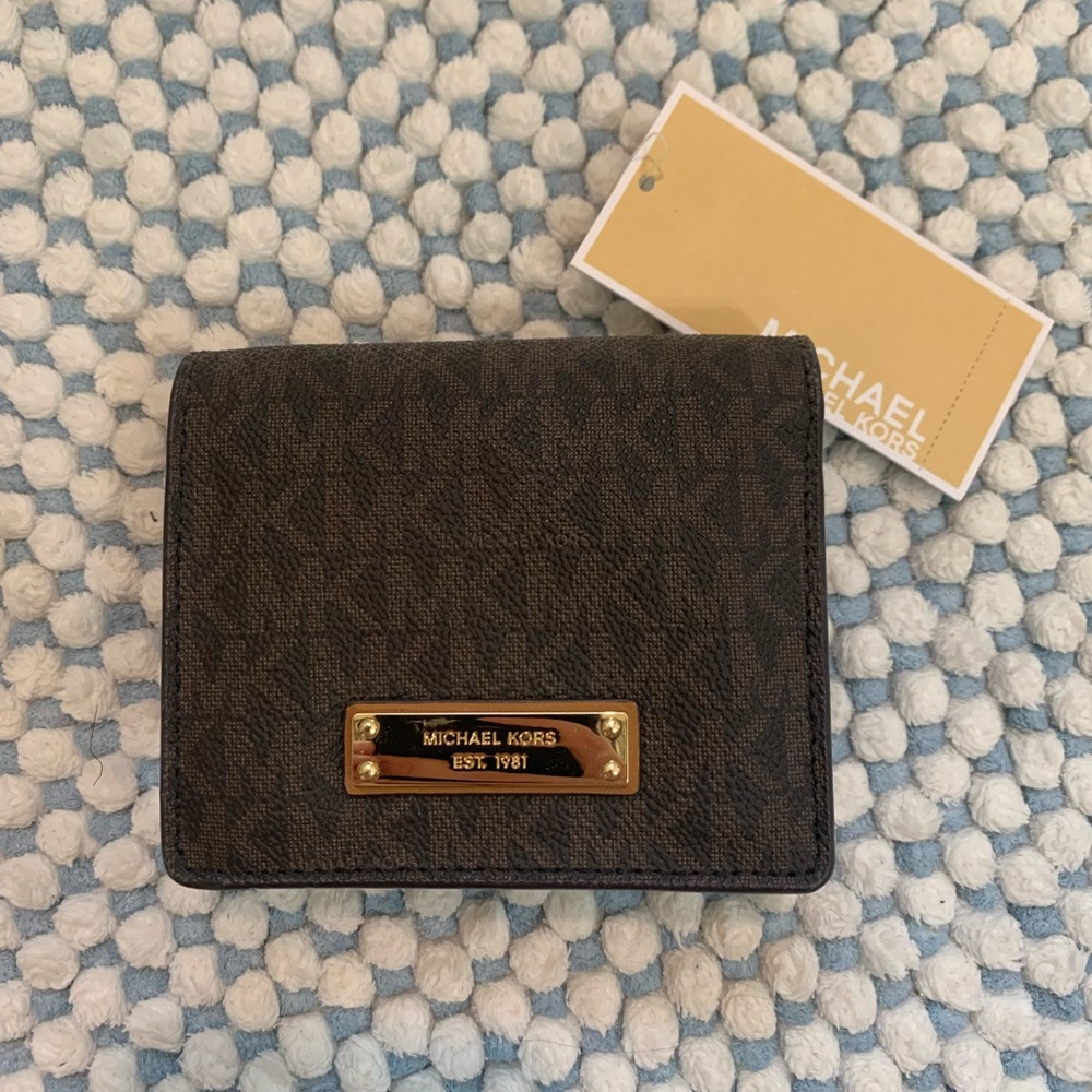 Michael kors wallet new tag, brown color